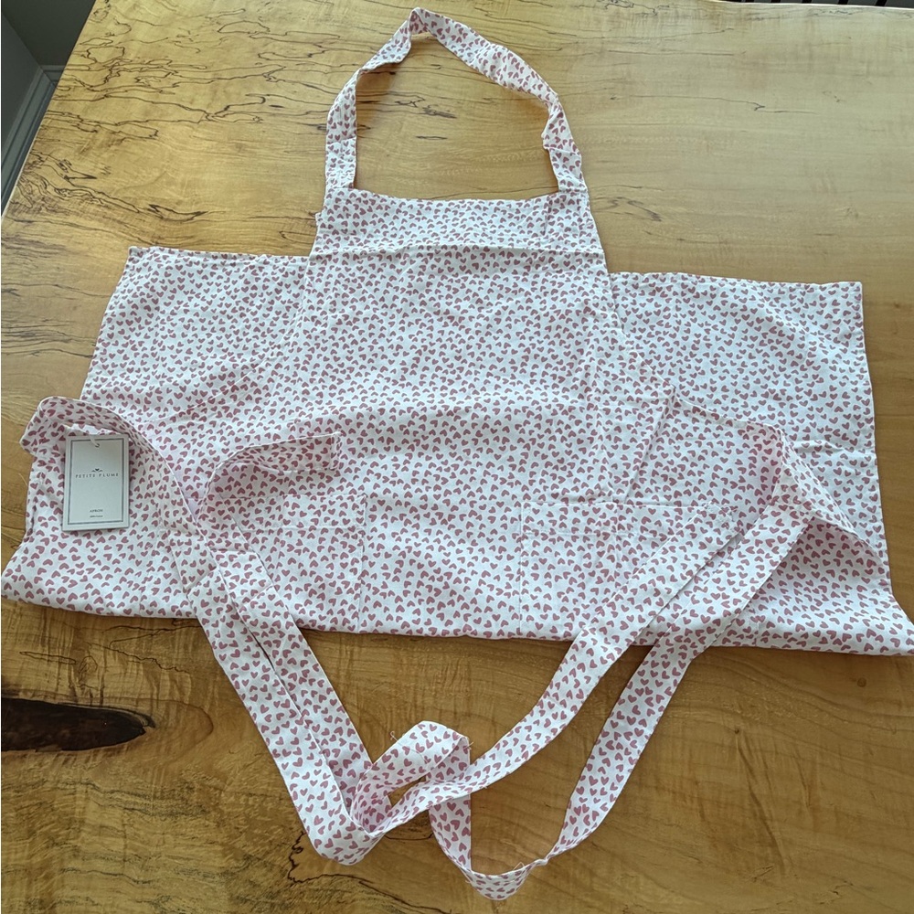 NWT- Petite Plume Heart Patterned Apron